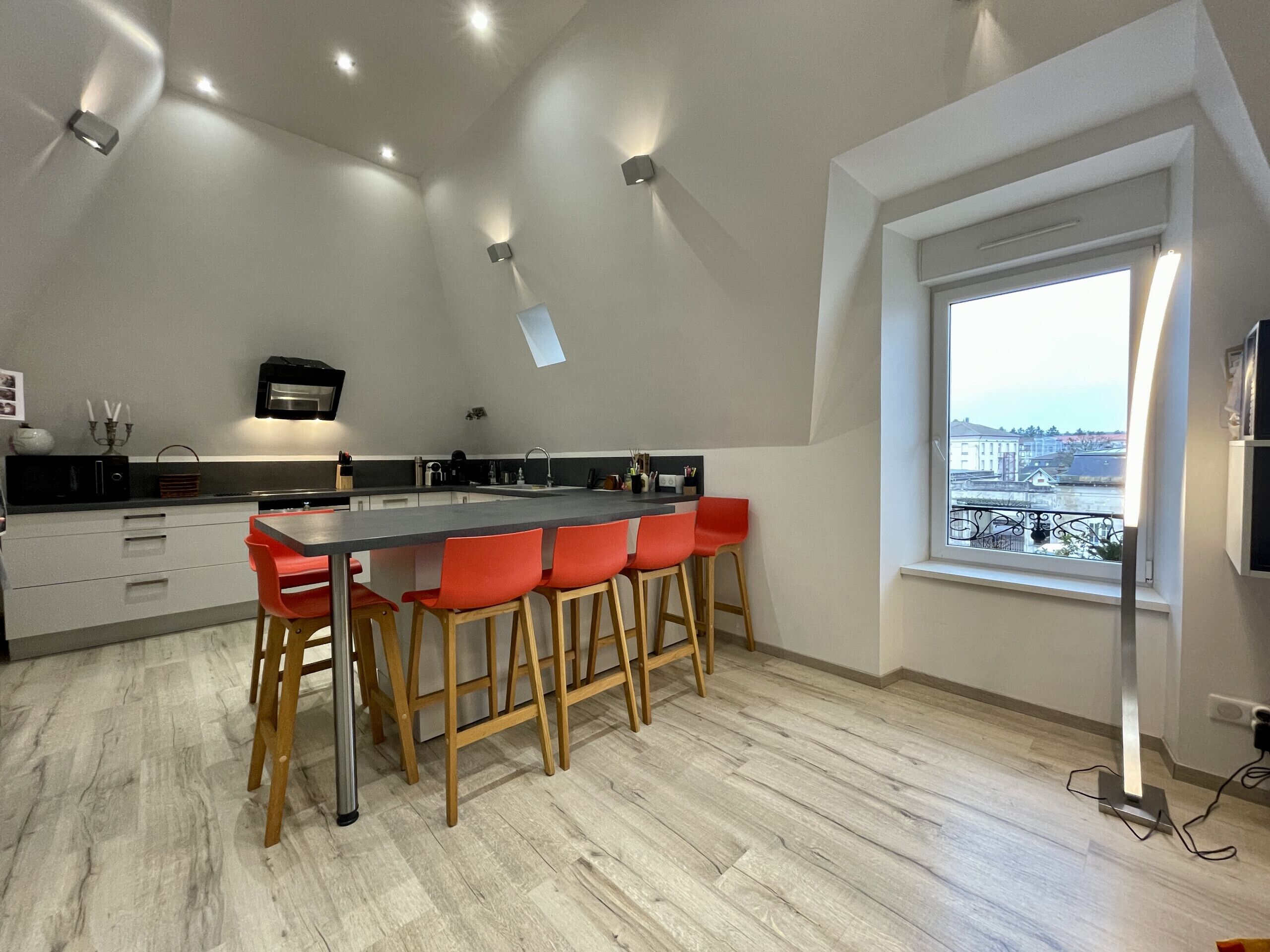 Réfrigérateur, micro-ondes, four, lave-vaisselle