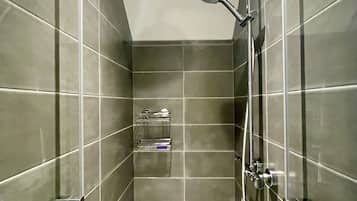 Dusche, Haartrockner, HandtĂŒcher, Shampoo