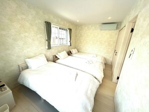 3 bedrooms, desk, iron/ironing board, free WiFi