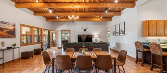 A/C, Pet Friendly, Incredible Yard, Single Level, 10 Mins to Downtown!