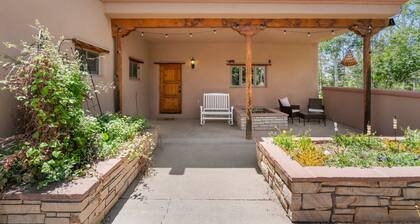 A/C, Pet Friendly, Incredible Yard, Single Level, 10 Mins to Downtown!