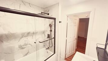 Shower, hair dryer, bidet, towels