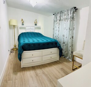 3 soverom, strykejern/-brett, wi-fi og sengetøy