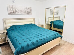 3 bedrooms, iron/ironing board, WiFi, bed sheets