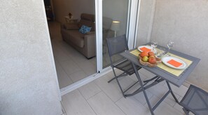 屋外ダイニングエリア