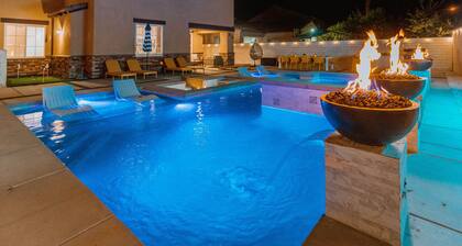 Desert Paradise: 6 King Bed, Resort Pool & Game