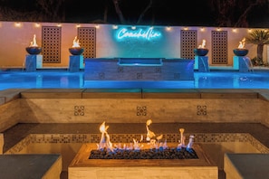 Property grounds - Desert Paradise: 6 King Bed, Resort Pool & Game (Coachella)