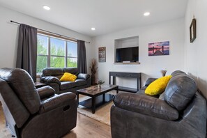 智能電視、電子遊戲、書籍