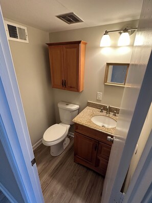 Bathroom - Family Friendly - Cozy RVA Haven (Richmond)