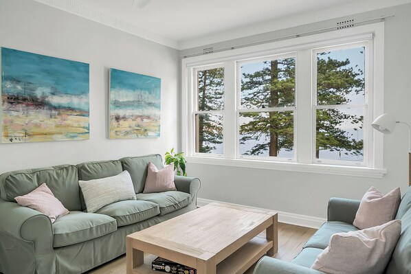 Smart TV - Renovated Harbourfront Home Views of Harbour/Pool (Manly)