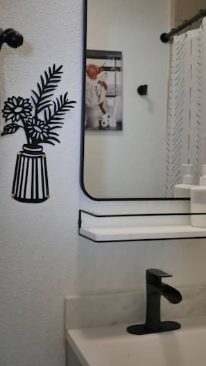 Hair dryer, towels, soap, toilet paper - Cute Boho Micro Loft. Steps from 7th Ave. #8 (Tampa)