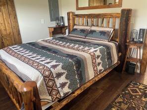 2 bedrooms, iron/ironing board, free WiFi, bed sheets - Tiny house hideaway just outside of town (Cody)