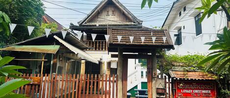 Mặt tiền nơi lưu trú