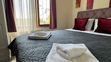 Apartamento superior | Roupas de cama de algodão egípcio, roupas de cama premium, escrivaninha