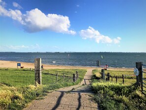 Beach - Uriges Ferienhaus in Einem Ruhigen Ferienpark (Herkingen)