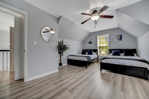 4 chambres, fer et planche à repasser, Wi-Fi gratuit, draps fournis