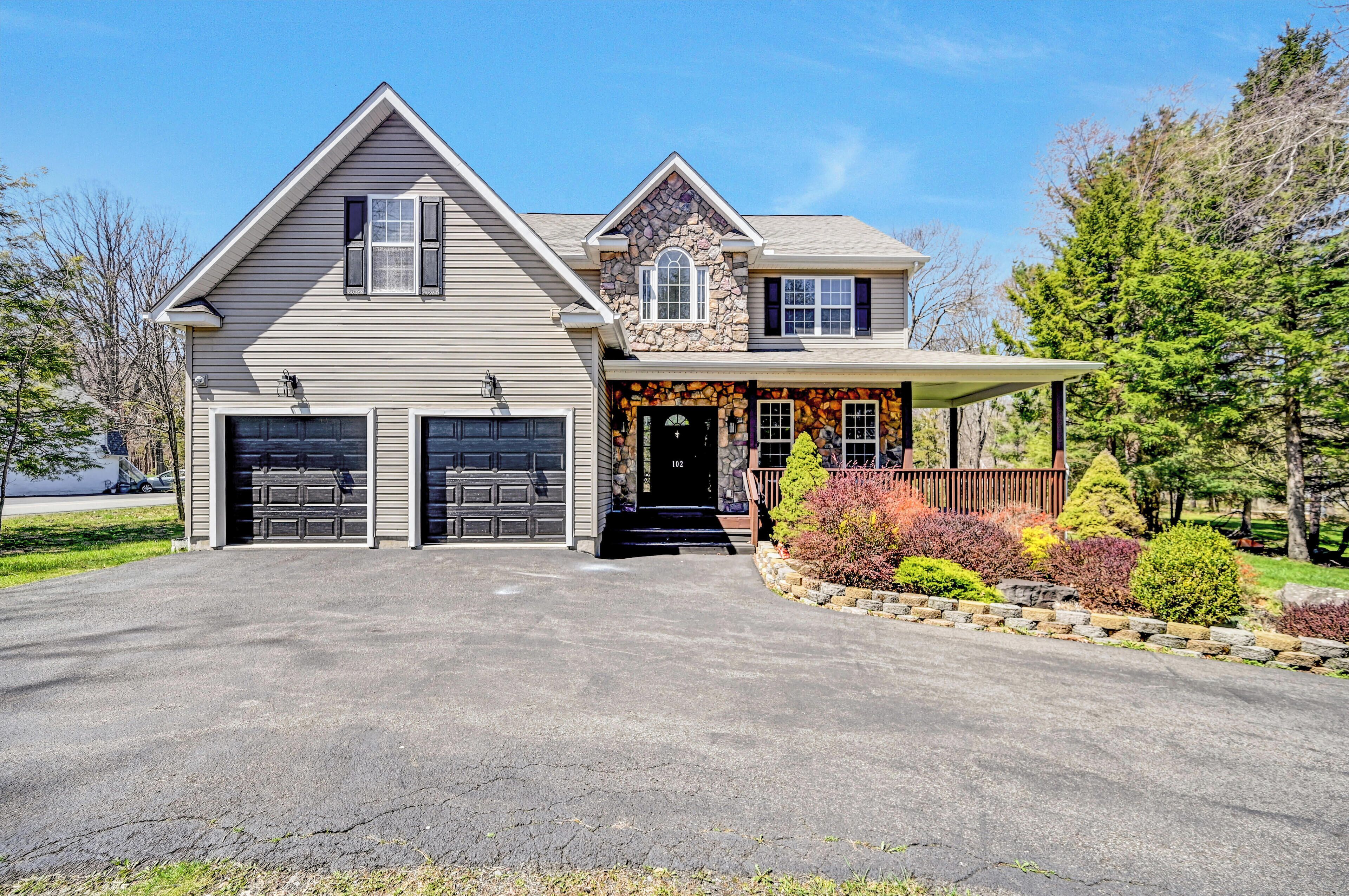 Modern Pocono Home w/ Game Room, Deck & Firepit, super close to Kalahari Resort 