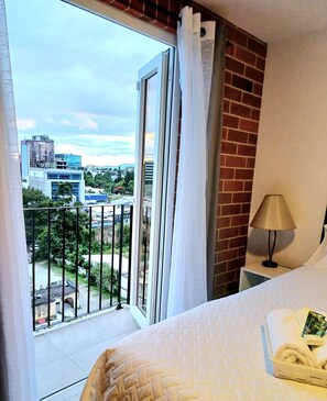 1 soverom, skrivebord, strykejern/-brett og wi-fi (inkludert)