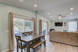 Interior - Sandy Knights 2 Blocks From the Boardwalk (Carolina Beach)