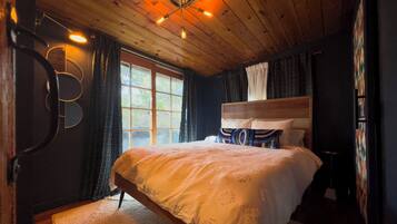 2 soverom, skrivebord, strykejern/-brett og wi-fi (inkludert)