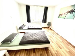 2 室のベッドルーム、アイロン / アイロン台、WiFi、ベッドシーツ