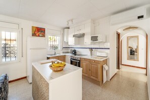 Fridge, microwave, oven, coffee/tea maker