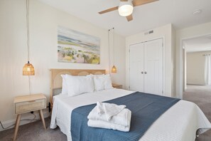 3 slaapkamers, een bureau, een strijkplank/strijkijzer, wifi