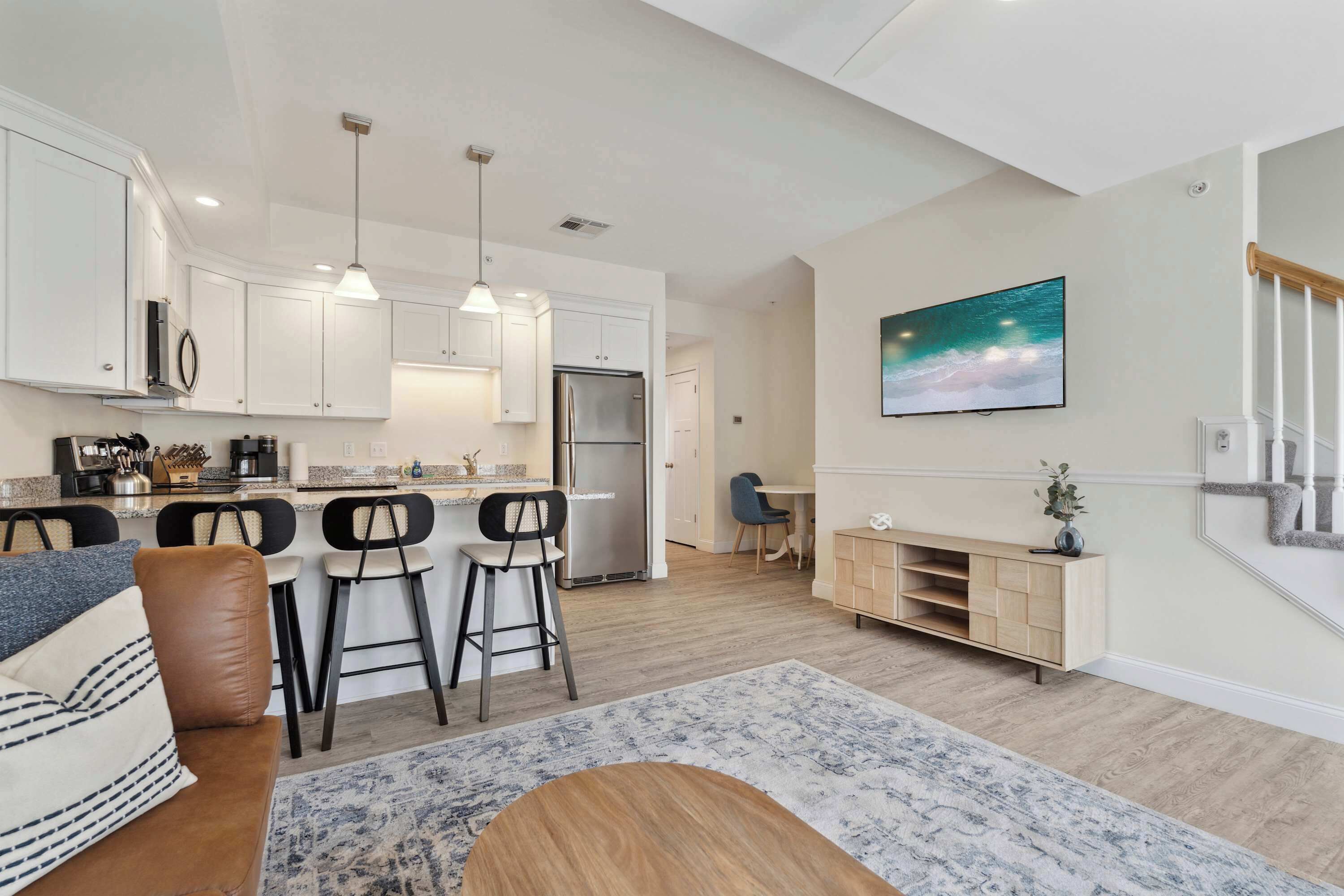 Una televisión, una oficina