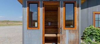 Gameroom, Sauna, Cold Plunge, B-ball, Pizza Oven, & Campfire. 