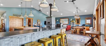 Gameroom, Sauna, Cold Plunge, B-ball, Pizza Oven, & Campfire. 