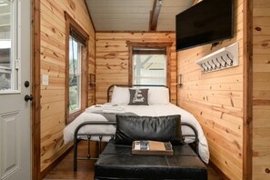 1 bedroom, internet, bed sheets