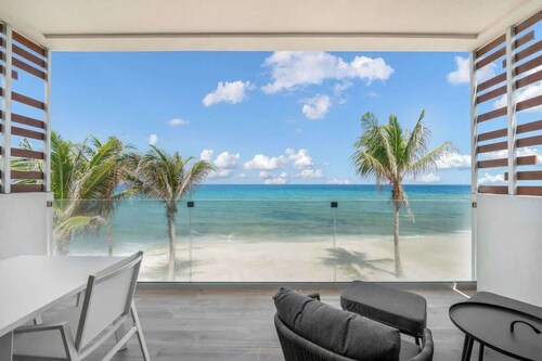 Silver Reef #4 - 2 BR LUXE Oceanfront & Pool