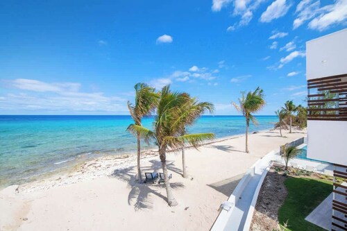 Silver Reef #4 - 2 BR LUXE Oceanfront & Pool