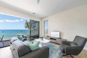 Televisión y oficina 