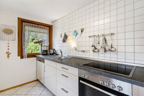 Geladeira, fogão, cooktop, lava-louças