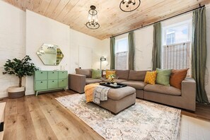 TV, stereoanlegg og kontorer