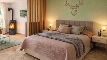 2 bedrooms, iron/ironing board, travel crib, free WiFi