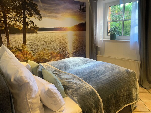 2 bedrooms, travel crib, free WiFi, bed sheets