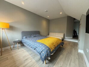 3 soverom, strykejern/-brett, wi-fi og sengetøy