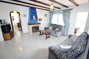 TV, DVD-spiller og stereoanlegg