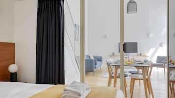 2 habitaciones, tabla de planchar con plancha, cuna de viaje y wifi