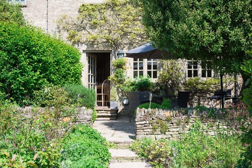 Delightful Dog Friendly Cotswold holiday cottage - Enoch's Cottage