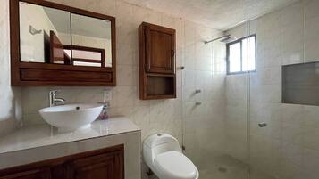 House, 3 Bedrooms, Patio | Bathroom