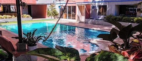 2 piscines extérieures