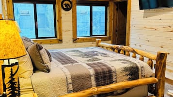7 quartos, escrivaninha, ferros/tábuas de passar roupa, berço de viagem