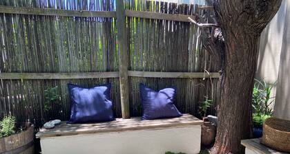 Nomads! Workspace, WiFi, Cafes, Co-working, Table Mtn. Mnthly discounts!