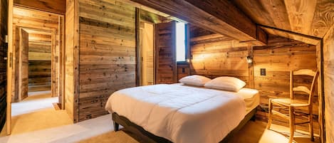 5 bedrooms, free WiFi, bed sheets