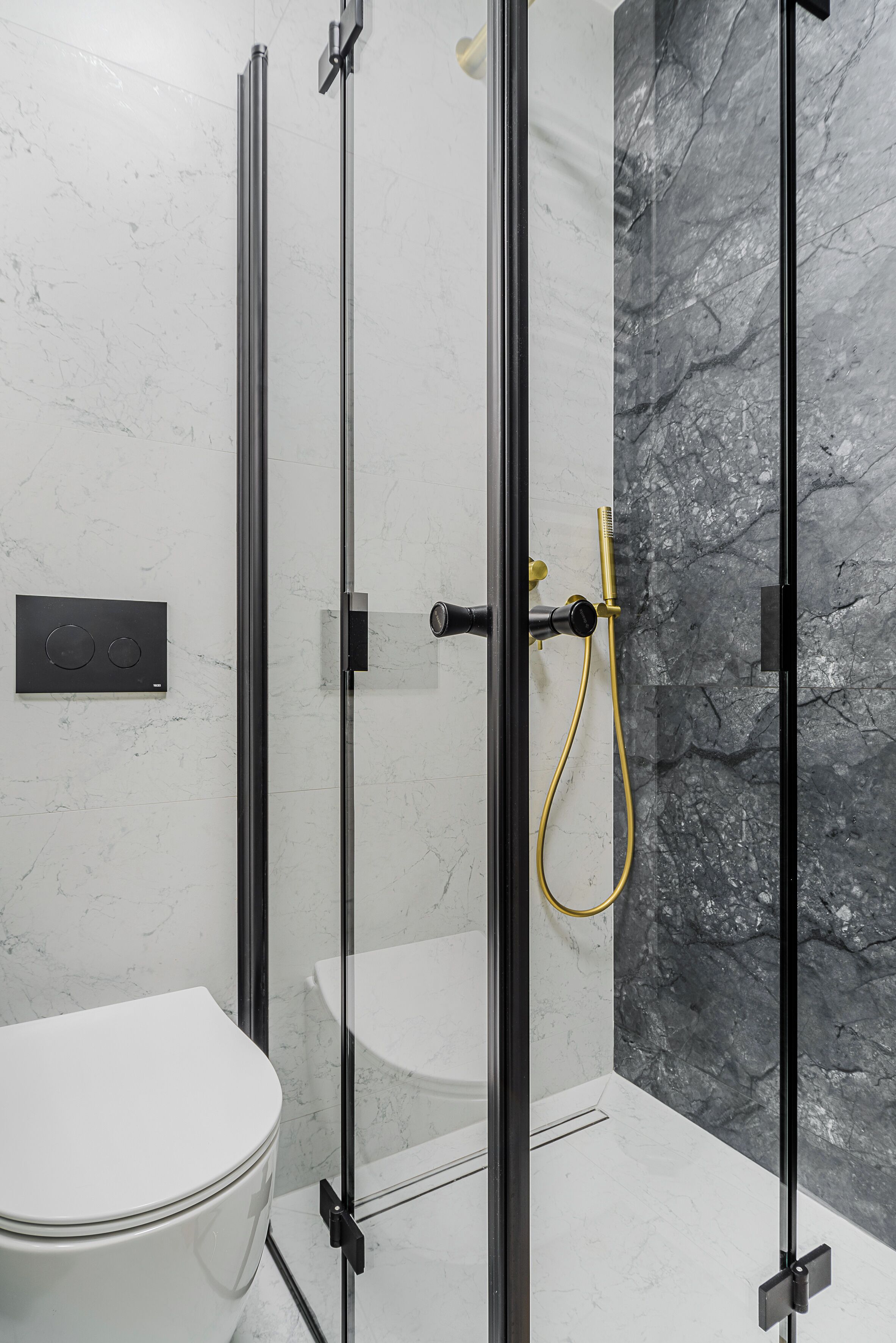 Comfort appartement, uitzicht op stad | Badkamer | Een douche, een haardroger, handdoeken, zeep