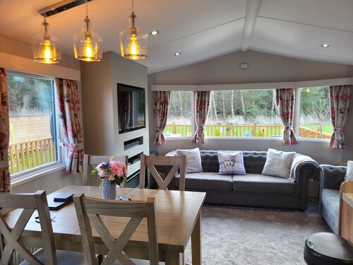 Hamilton Lodge. Felmoor Park