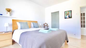 2 chambres, fer et planche à repasser, accès Internet, draps fournis